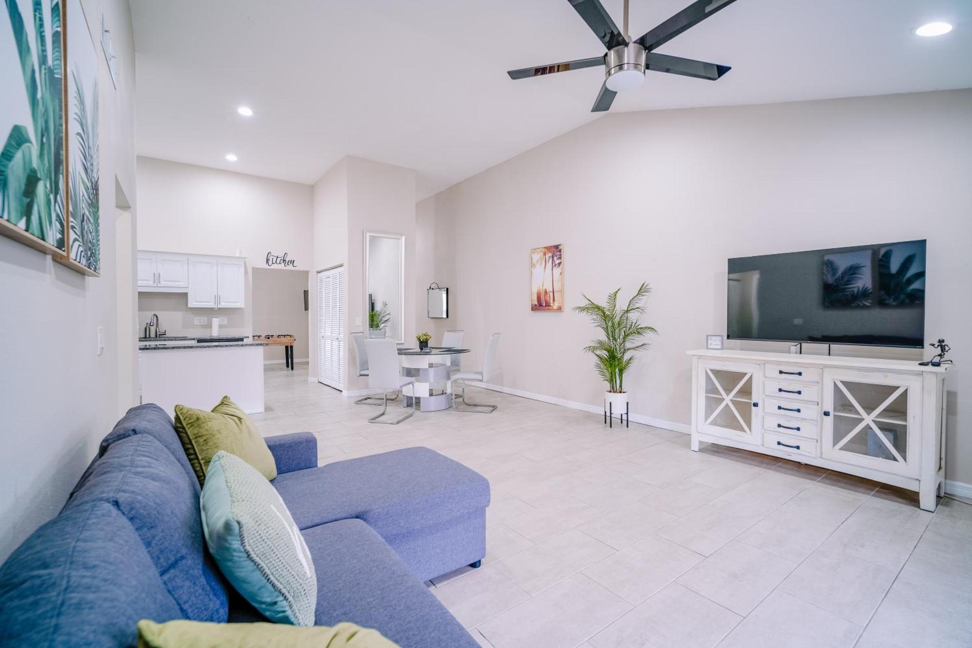 Charm Retreat Modern Haven In Great Location Villa Луц Екстериор снимка